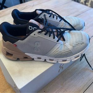 On Running Cloudflyer Glacier/Rosebrown Size 7.5